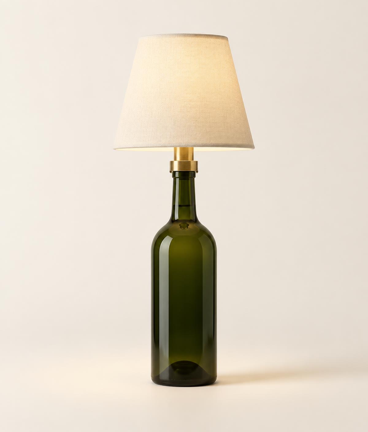 Après Neuf lamp on a green wine bottle